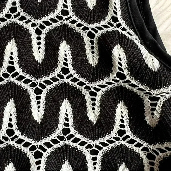 Banana Republic Knit Crochet Sleeveless Black & White Dress - Picture 4 of 9